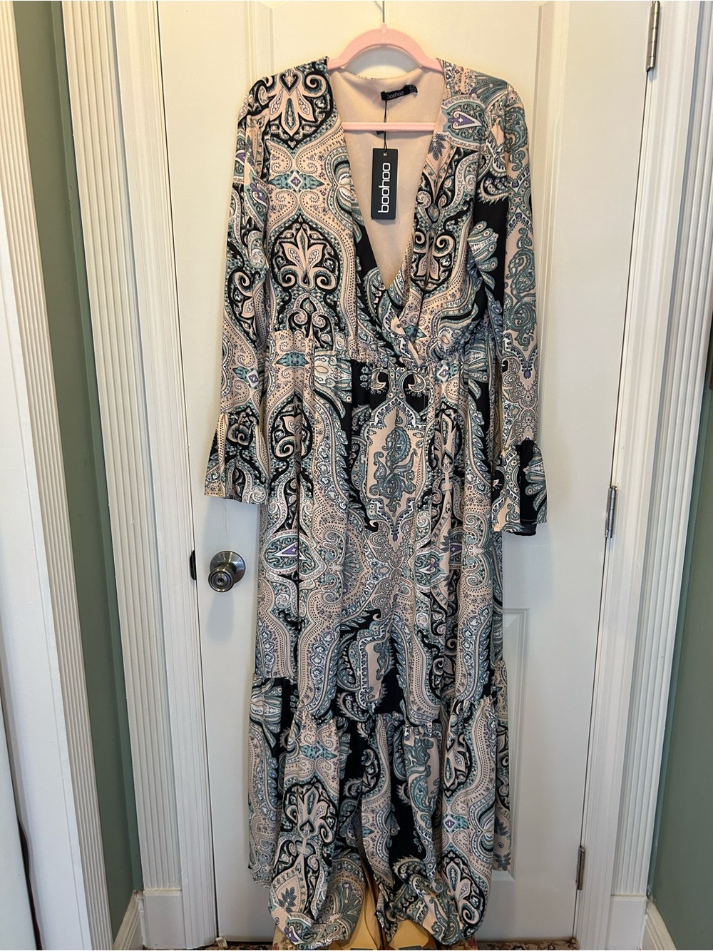 Boohoo  Long Sleeve Paisley Maxi Dress in Black, Teal and Cream
